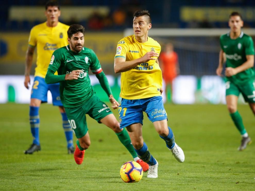 El Huesca negocia con Las Palmas la incorporación del central Mantovani