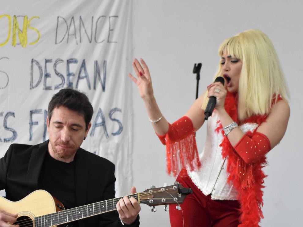 El cuarteto Velvet liderado por María Pardo devolvió a la actualidad la música de siempre