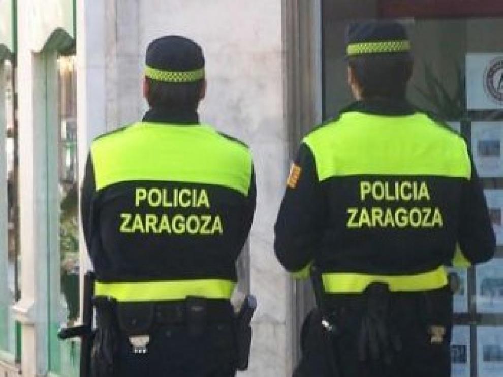 Encuentran a un hombre con el pene amputado vagando por una calle de Zaragoza