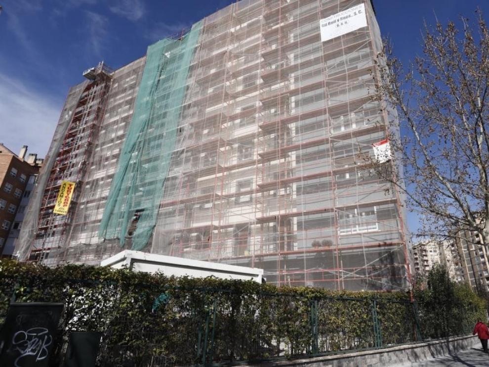 Muere un obrero de 50 años al precipitarse del andamio en el que trabajaba en Zaragoza