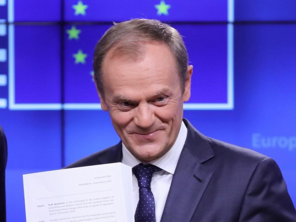 Tusk ofrece al Reino Unido una "larga" prórroga del "brexit" si repiensa su estrategia