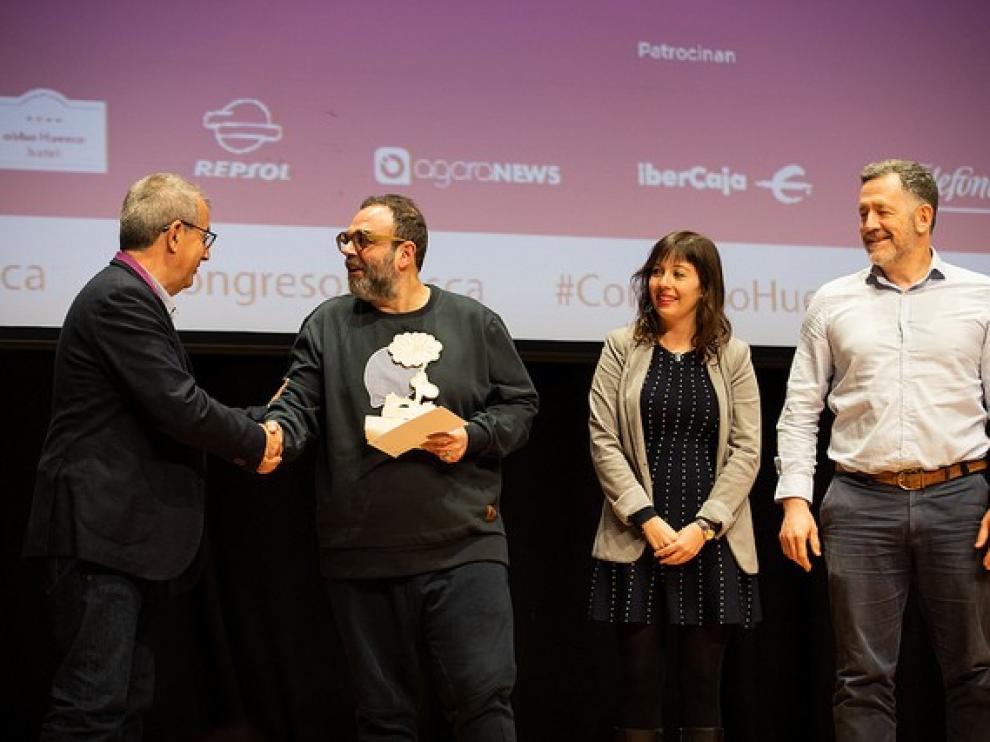 El ingenio de Bob Pop y las "fake news" clausuran el Congreso de Periodismo de Huesca