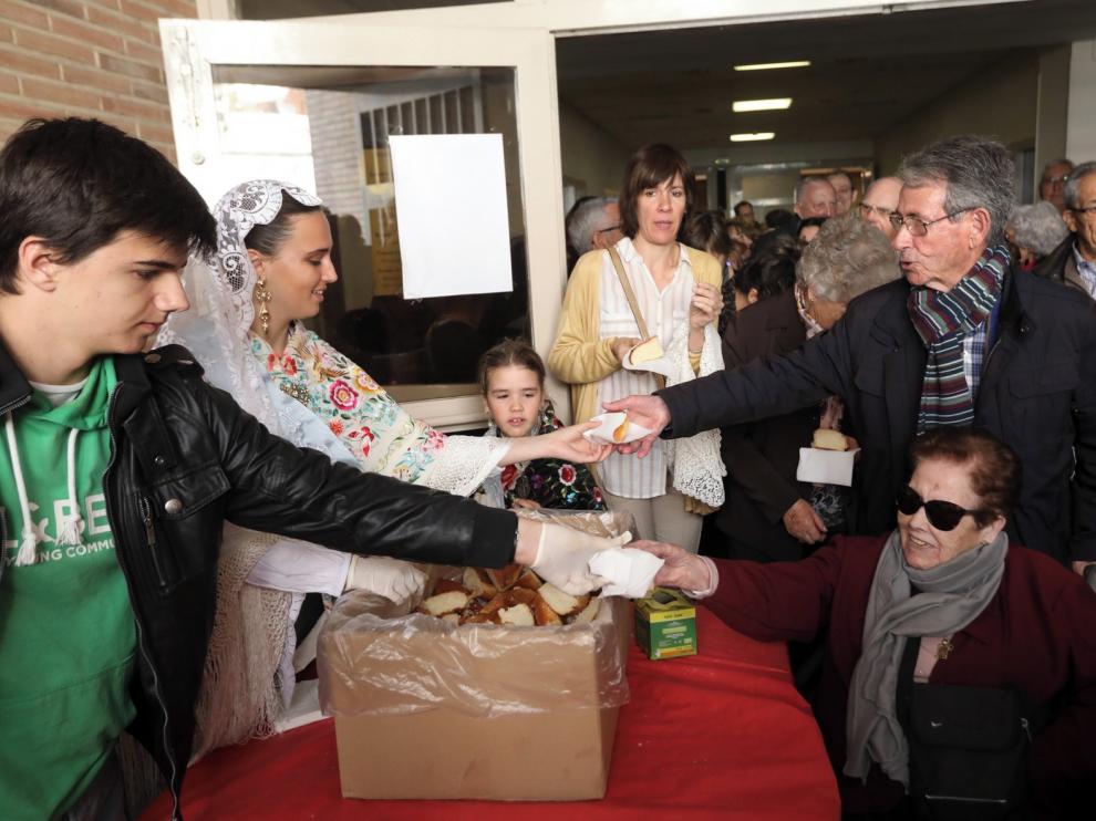 Misa baturra y degustación de torta y vino en las fiestas del barrio San José de Huesca