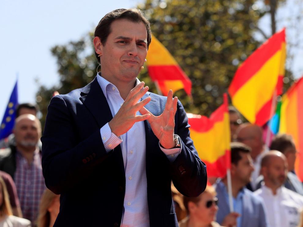 El "procés" irrumpe en la precampaña con cruce de reproches