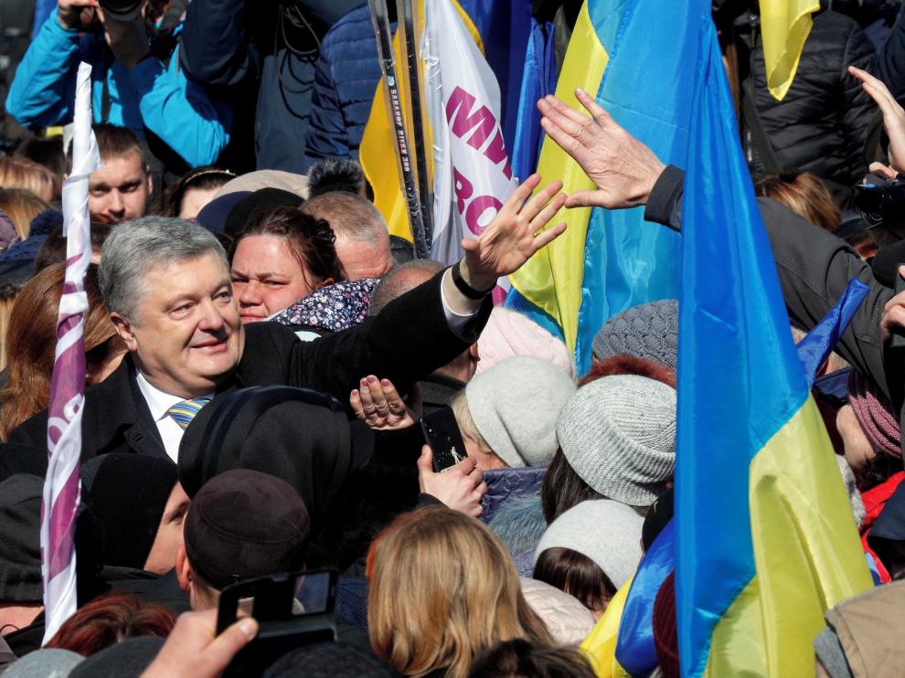 Poroshenko promete renovar el Ejército