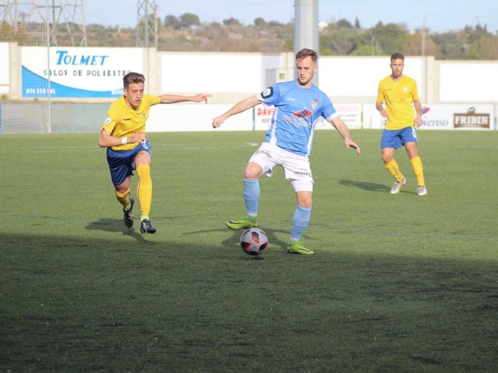 La efectividad del Binéfar decidió en Los Olmos el derbi provincial frente al Robres