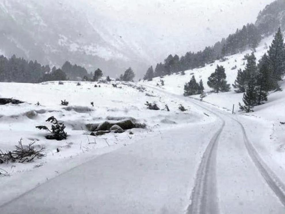La nieve regresa al valle de Benasque un mes después del último temporal