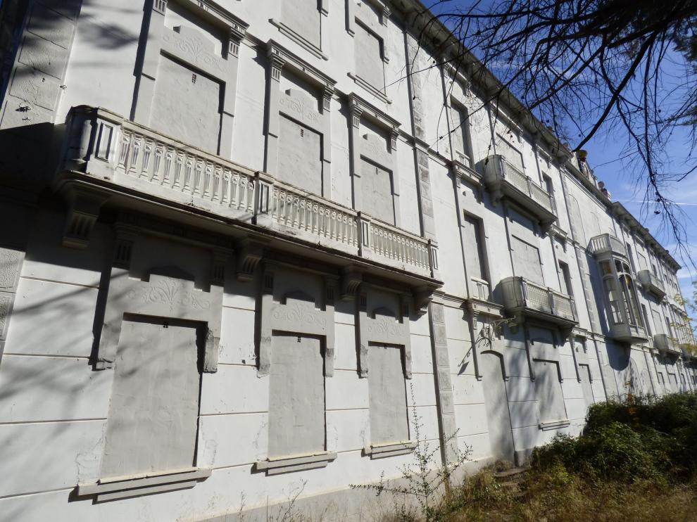 Ángel Solana pregunta en las Cortes por el futuro del antiguo cuartel General Ricardos de Barbastro