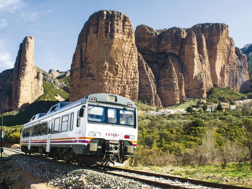 Renfe incorpora seis nuevas paradas facultativas entre Huesca y Canfranc