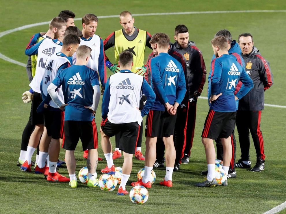 Dos selecciones por grupo irán a una fase final sin sede fija
