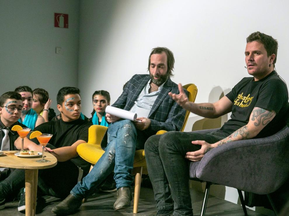 Artistas y estudiantes se cambian por un día los papeles