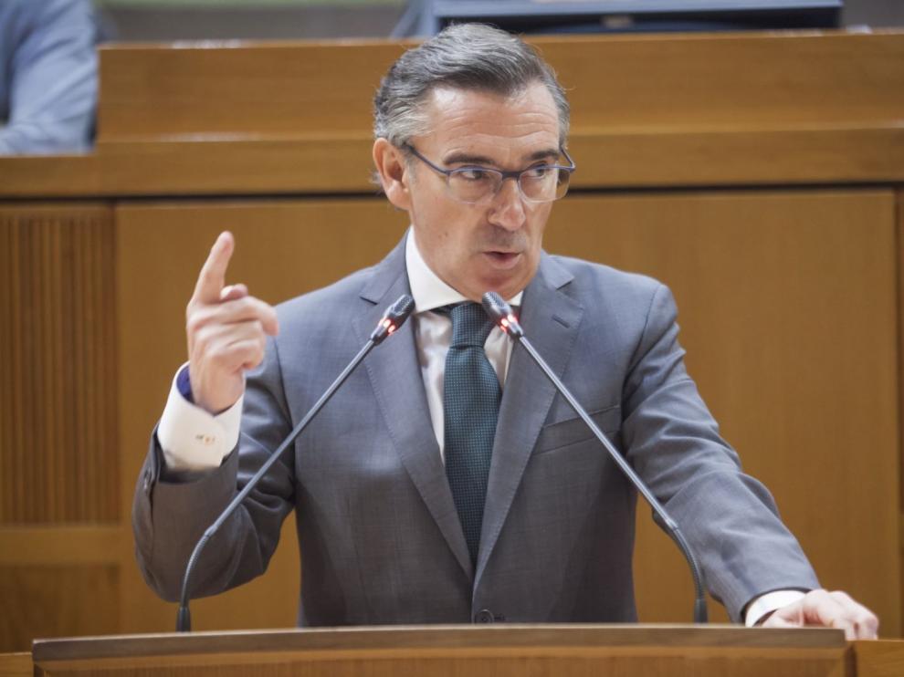 Lambán y Beamonte rebajan la tensión y sus reproches en su último cara a cara