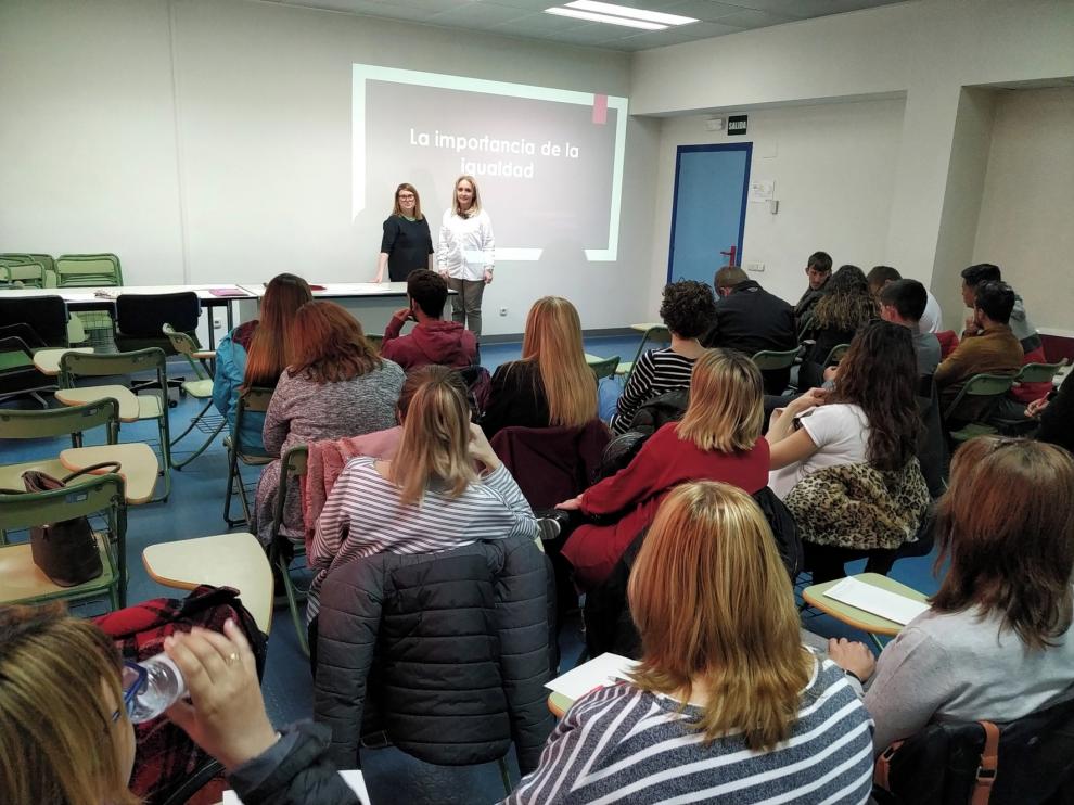El IAM explica en Huesca "la importancia de la igualdad"