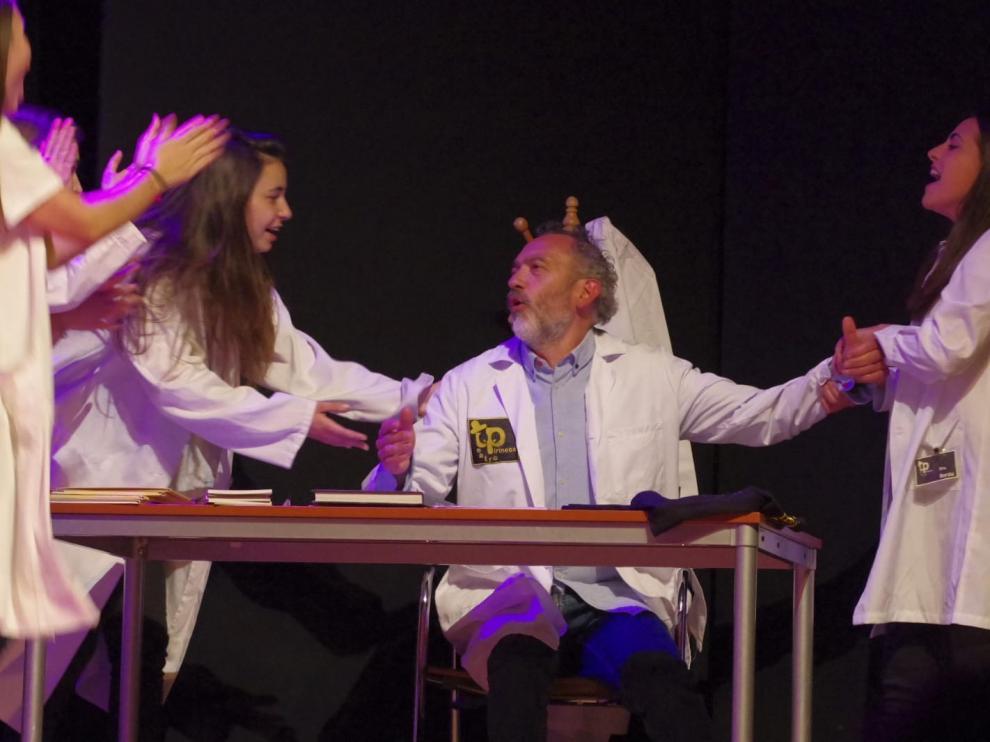 Pirineos Teatro baja el telón con el afecto de los jaqueses