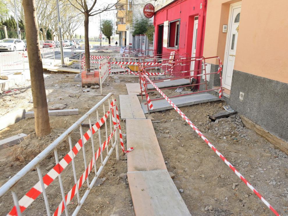 Avanzan las obras de renovación de aceras en el barrio del Perpetuo Socorro de Huesca