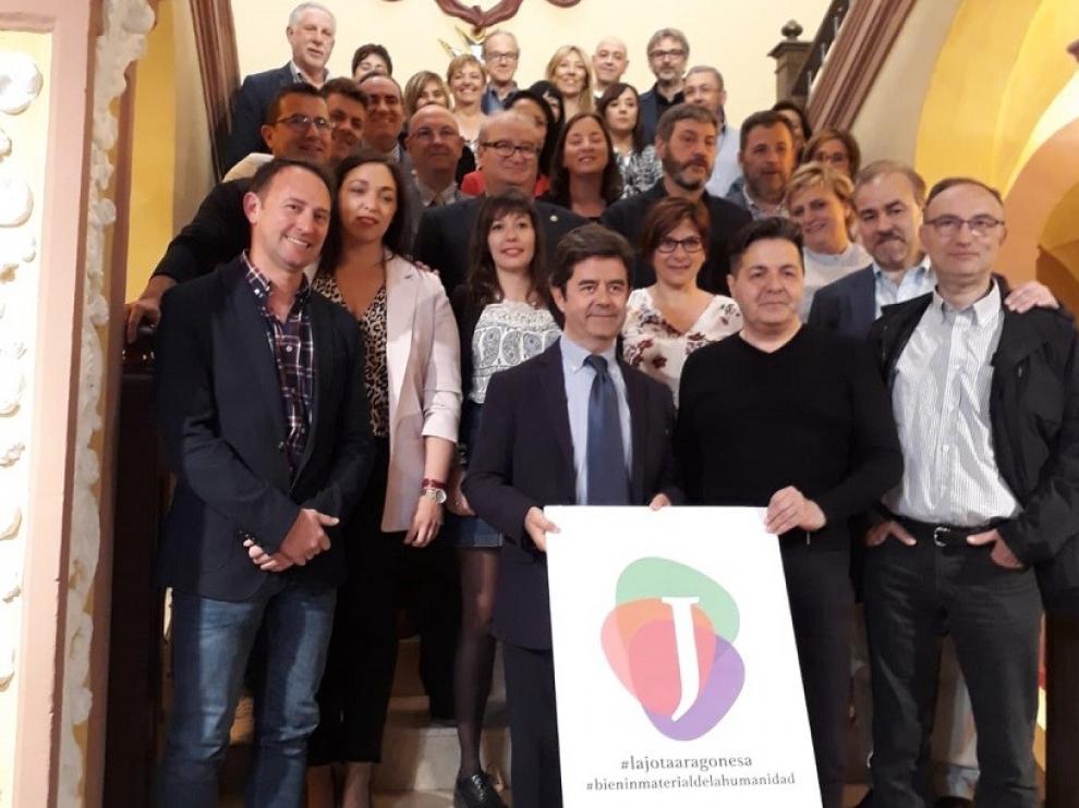 Ciria y Budios cantan en el Ayuntamiento de Huesca por el apoyo del Pleno a la jota como Patrimonio Cultural Inmaterial