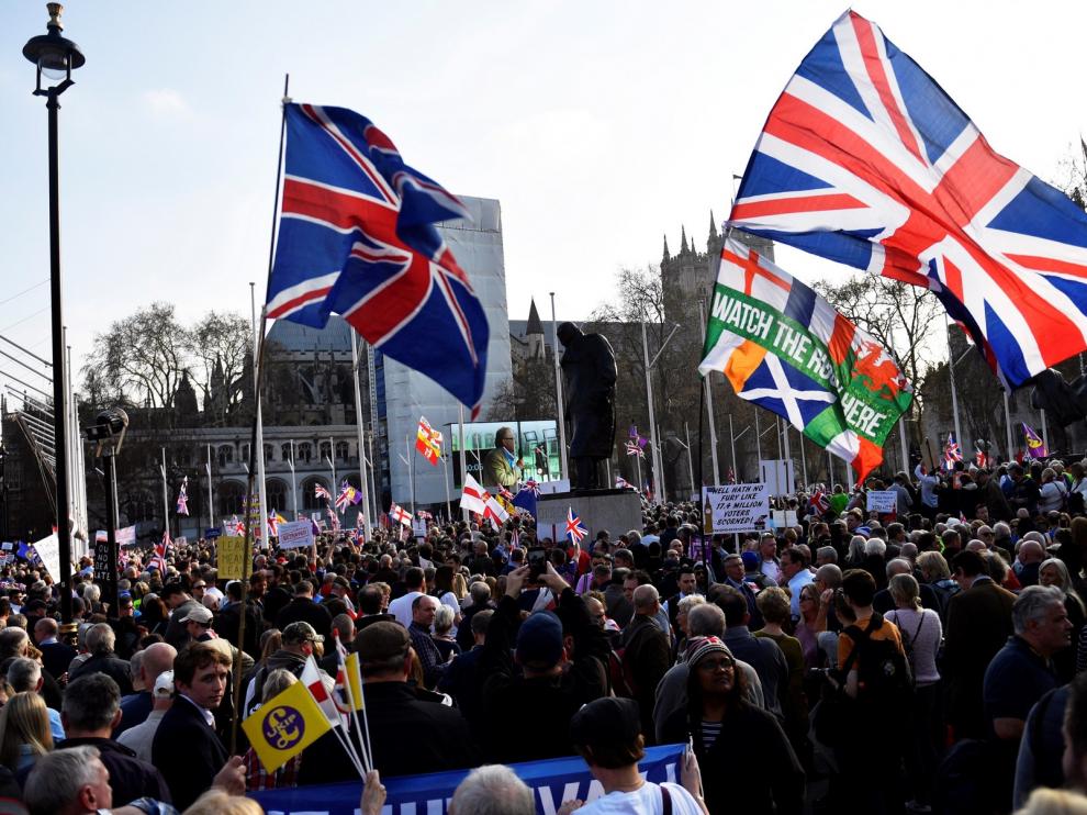 El Parlamento echa atrás por tercera vez el "brexit" de May