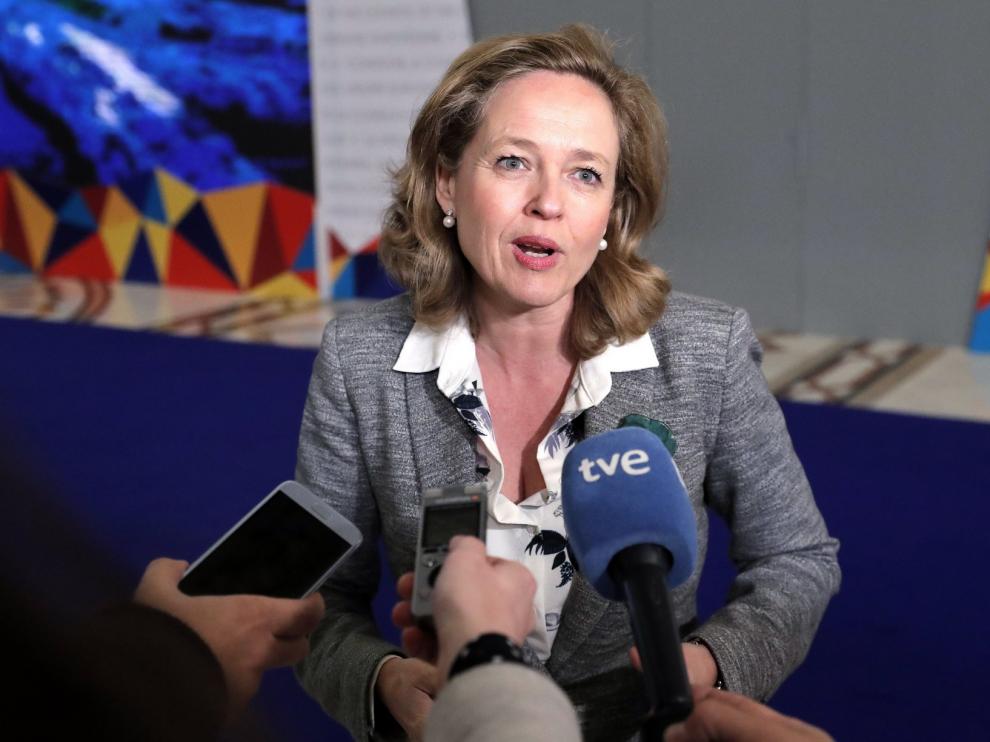 Calviño dice que la mejora del rating "abre la puerta a nuevos inversores"
