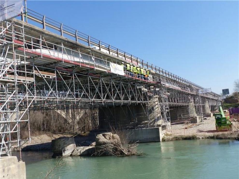 Afecciones al tráfico en la N-240 en Monzón por obras en el puente sobre el río Cinca