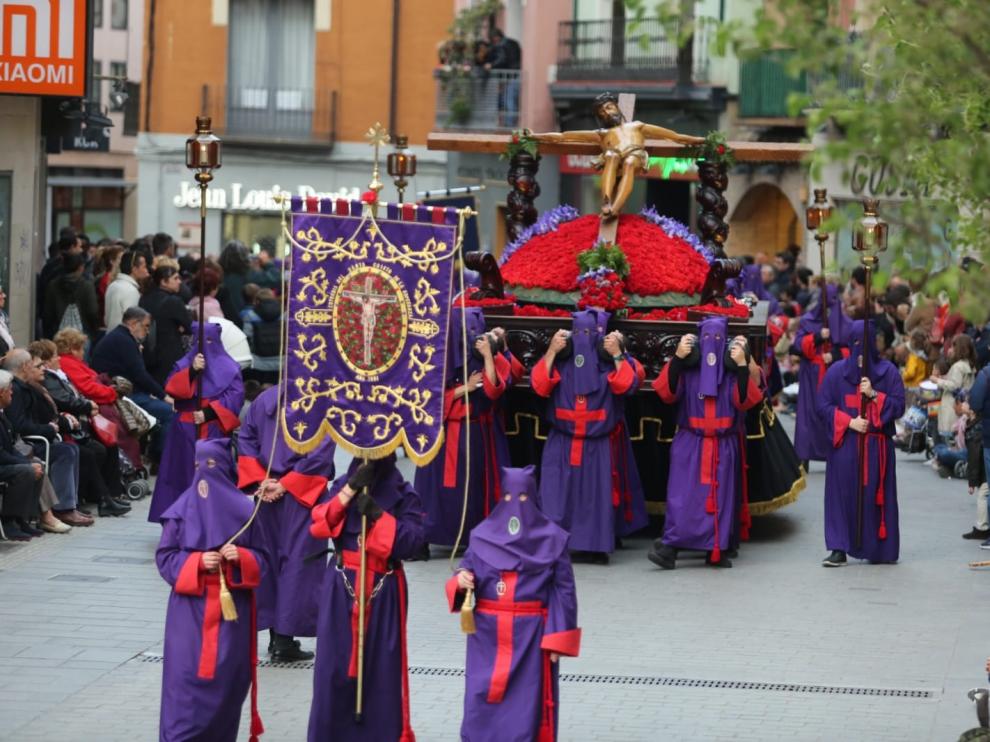La procesión del Viernes Santo en Huesca se vive con gran fe y devoción