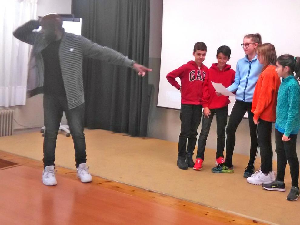 Doblehache lleva la rima al IES Pirineos de Jaca con un taller de rap