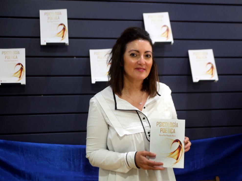 María Pilar Puyuelo: "La poesía es terapéutica, cuando creas un verso es un desahogo emocional"