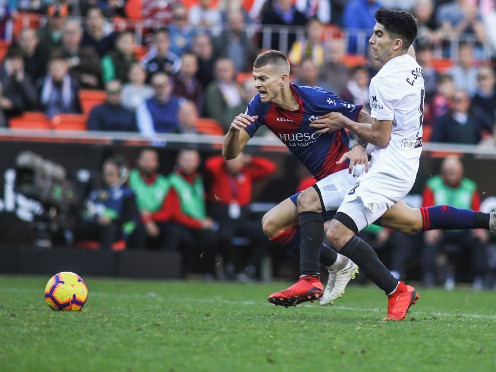 El Valencia empezó su despegue contra el Huesca