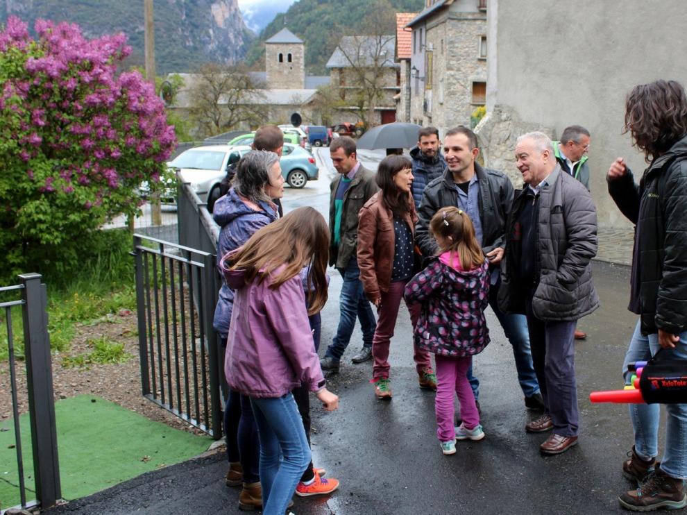 Una carretera renovada mejora la accesibilidad a Saravillo