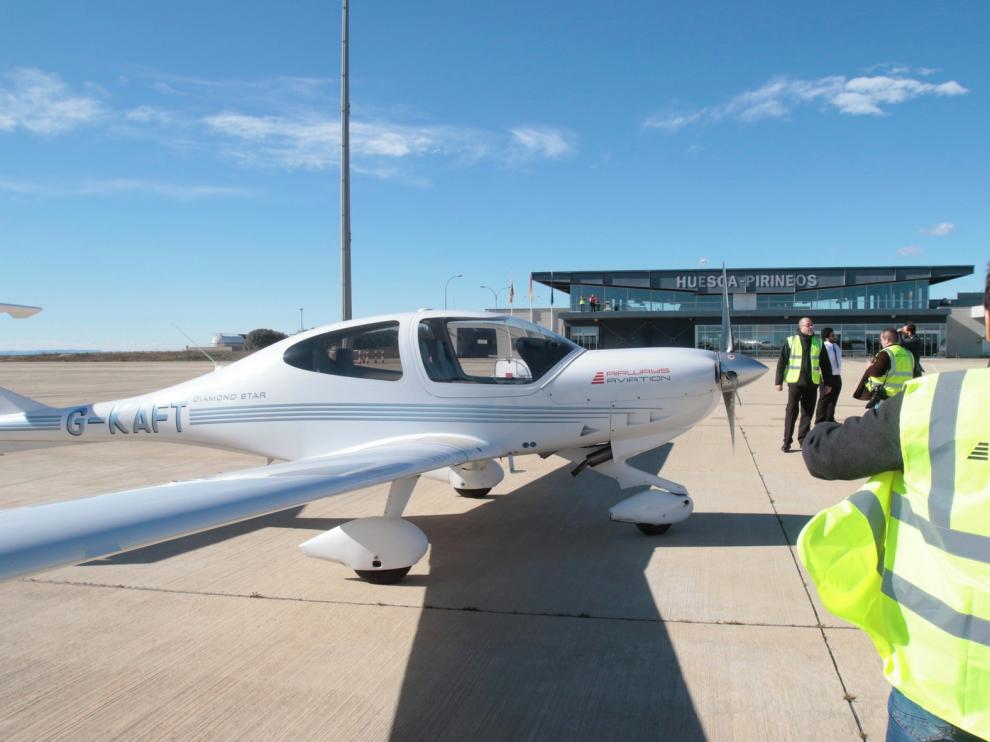 La academia de pilotos de Huesca paraliza su actividad y revisa su proyecto