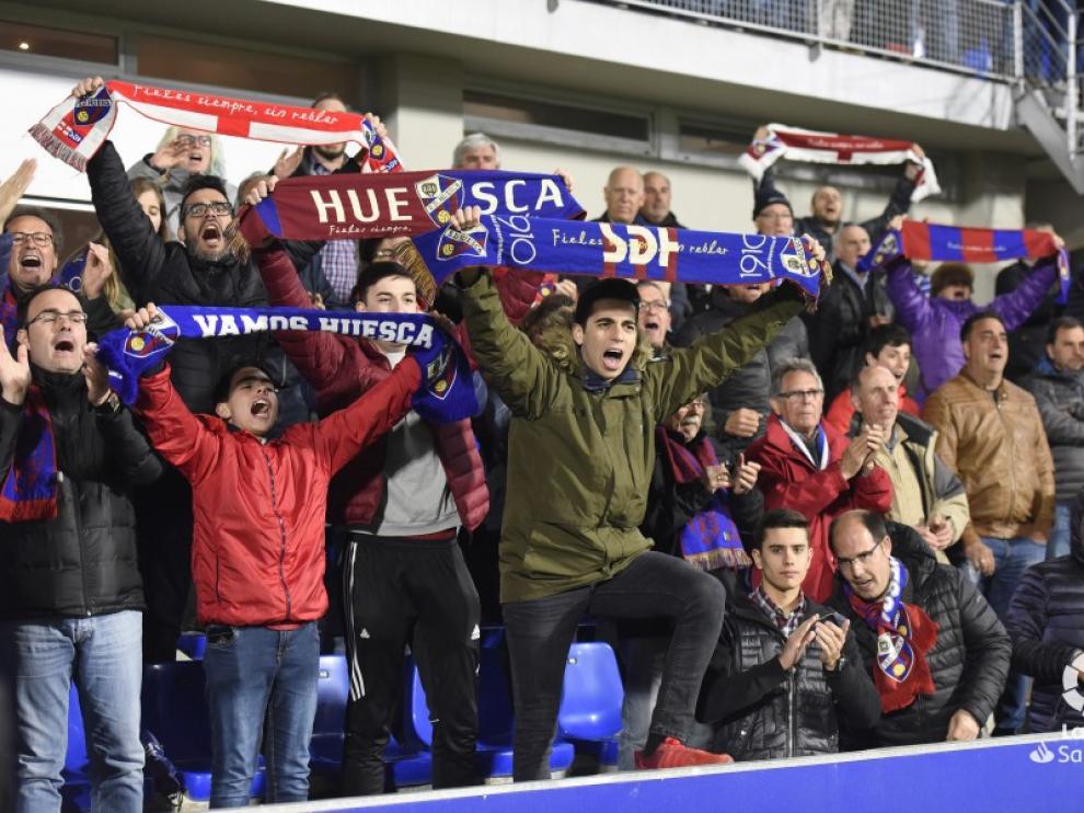 Volveremos a Primera...: espectacular y emotiva respuesta de la afición al descenso a Segunda División