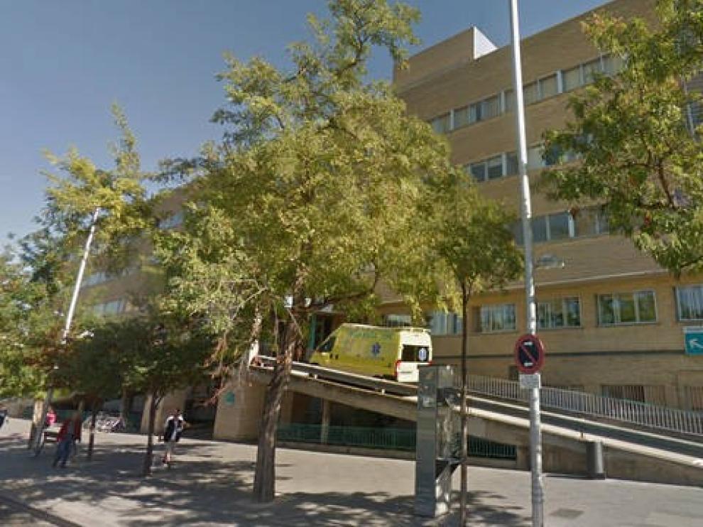 Un vecino de Zaragoza se atrinchera cinco horas en casa con sus padres