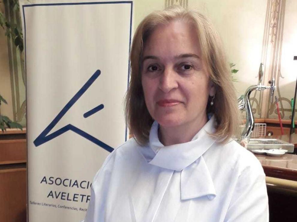 Elena Chazal: "La poesía te eleva a otro espacio, a otro mundo que también está allí"
