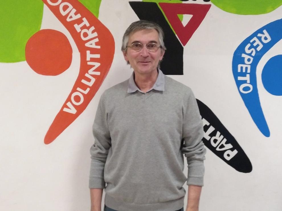 Alberto Abarca, voluntario: "El agradecimiento de los alumnos y su progreso te animan a seguir"