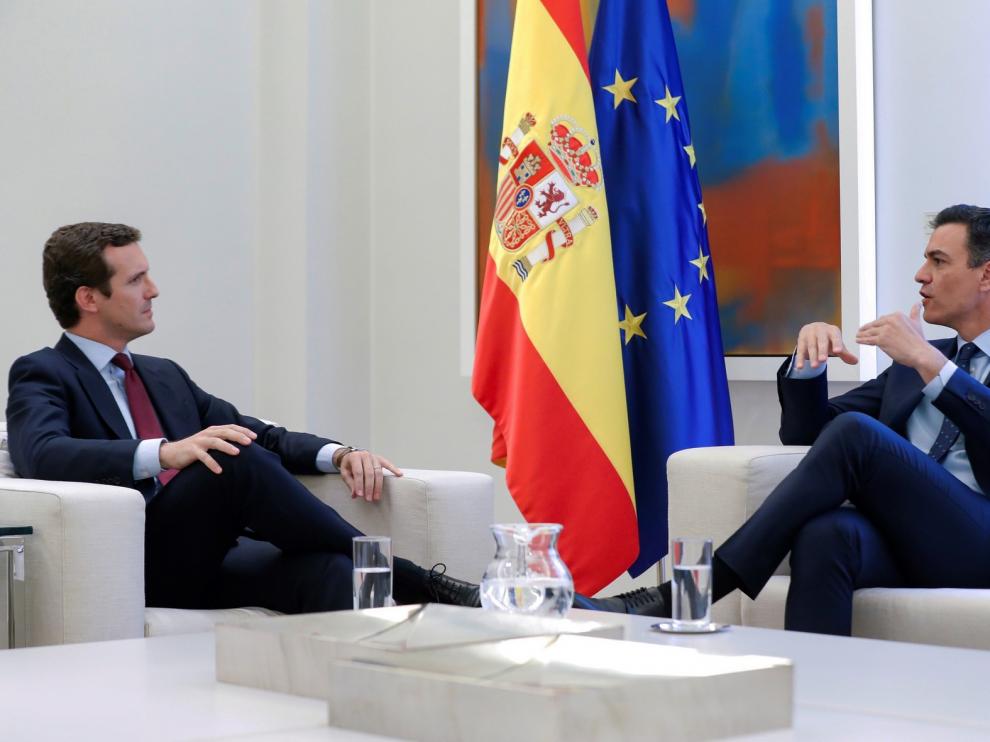 Termina la reunión entre Sánchez y Casado en Moncloa tras más de hora y media