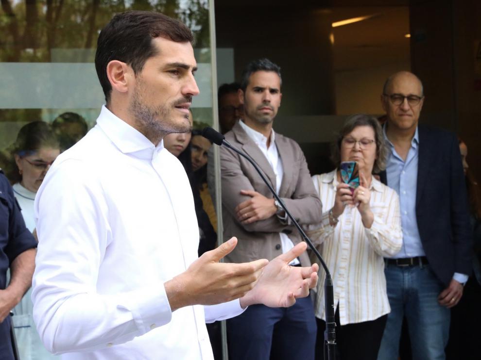 Casillas abandona el hospital de Oporto: "Puedo contarlo, lo podéis ver"