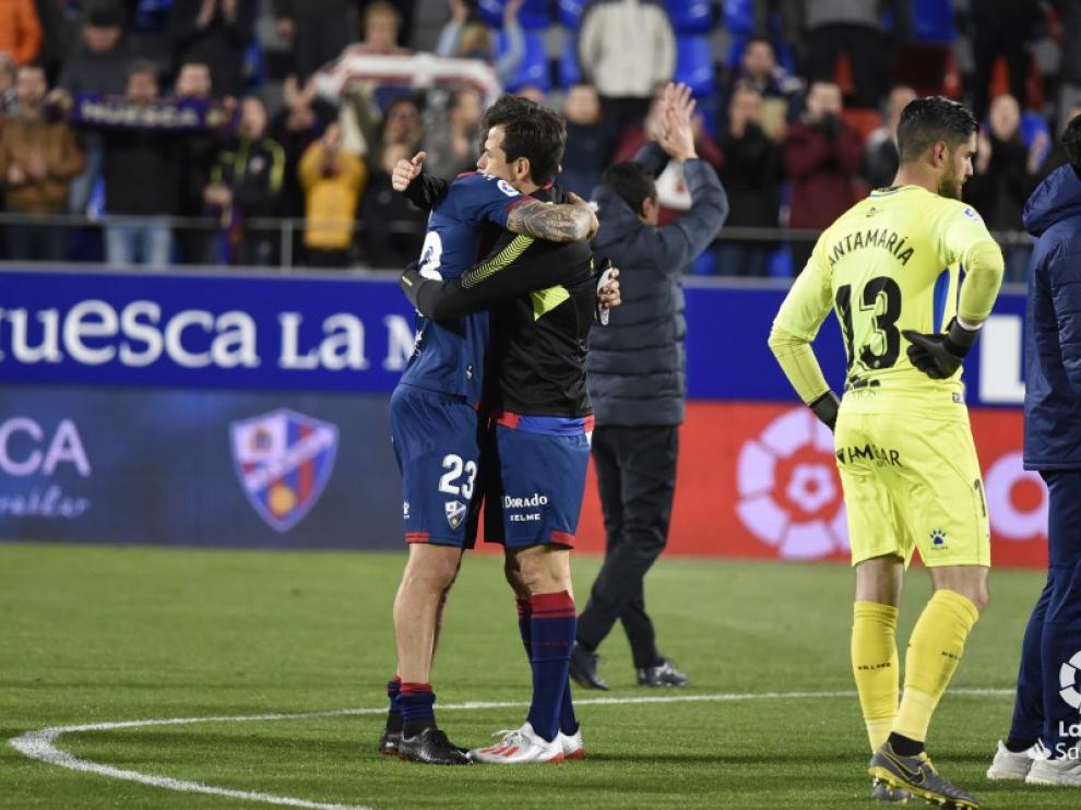 El Huesca deja huella en Primera División y muchos clubes le despiden con cariño