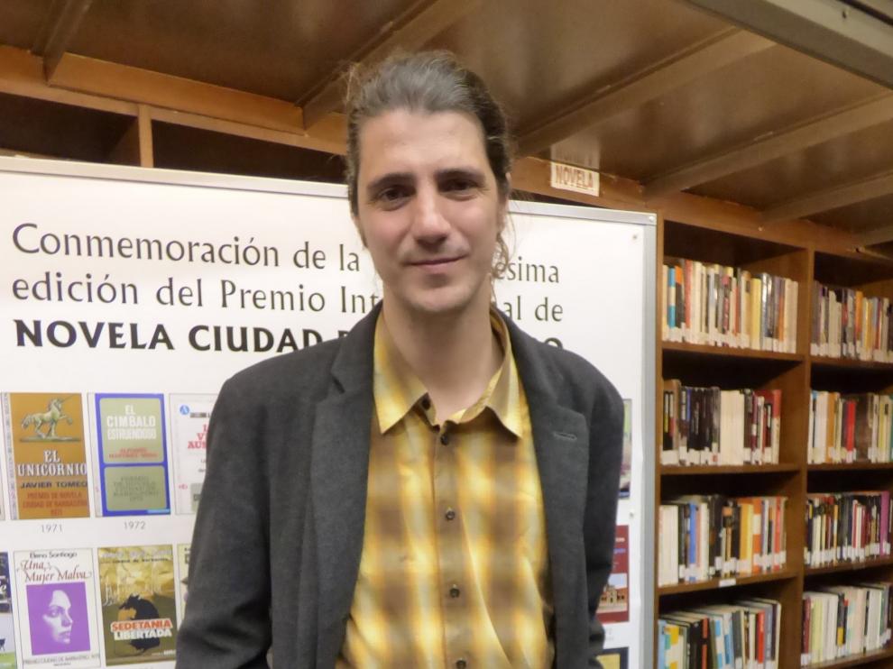 Alejandro Simón: "En lo más cercano y sencillo de la vida está la esencia de las cosas"
