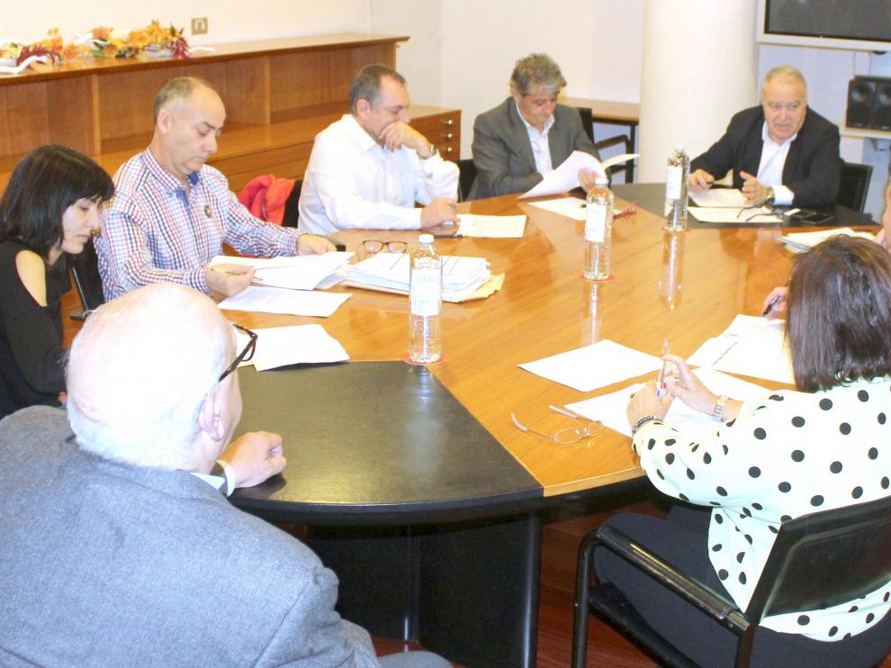 El grupo de agua y energía se centra en la vía legislativa para luchar por las compensaciones para el territorio