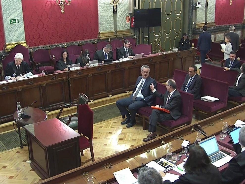 Votantes hablan de autogestión en la organización del 1-O en los colegios
