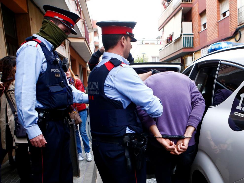 Varios detenidos por la desaparición de una mujer en Cornellà de Llobregat