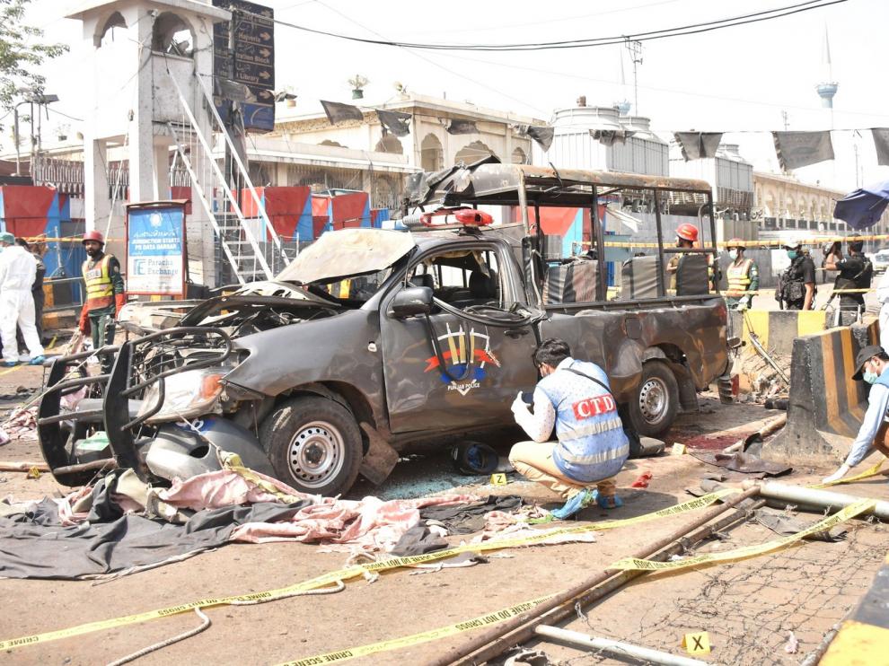 Al menos 8 muertos y 25 heridos en ataque suicida en templo sufí en Pakistán