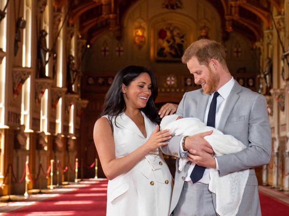 "Es mágico" y "asombroso", dice Meghan Markle del "bebé Sussex"