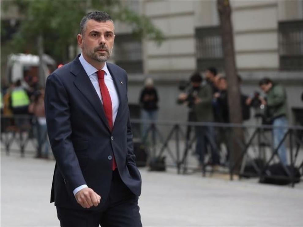 Santi Vila presenta como aval de la fianza la escritura de su vivienda