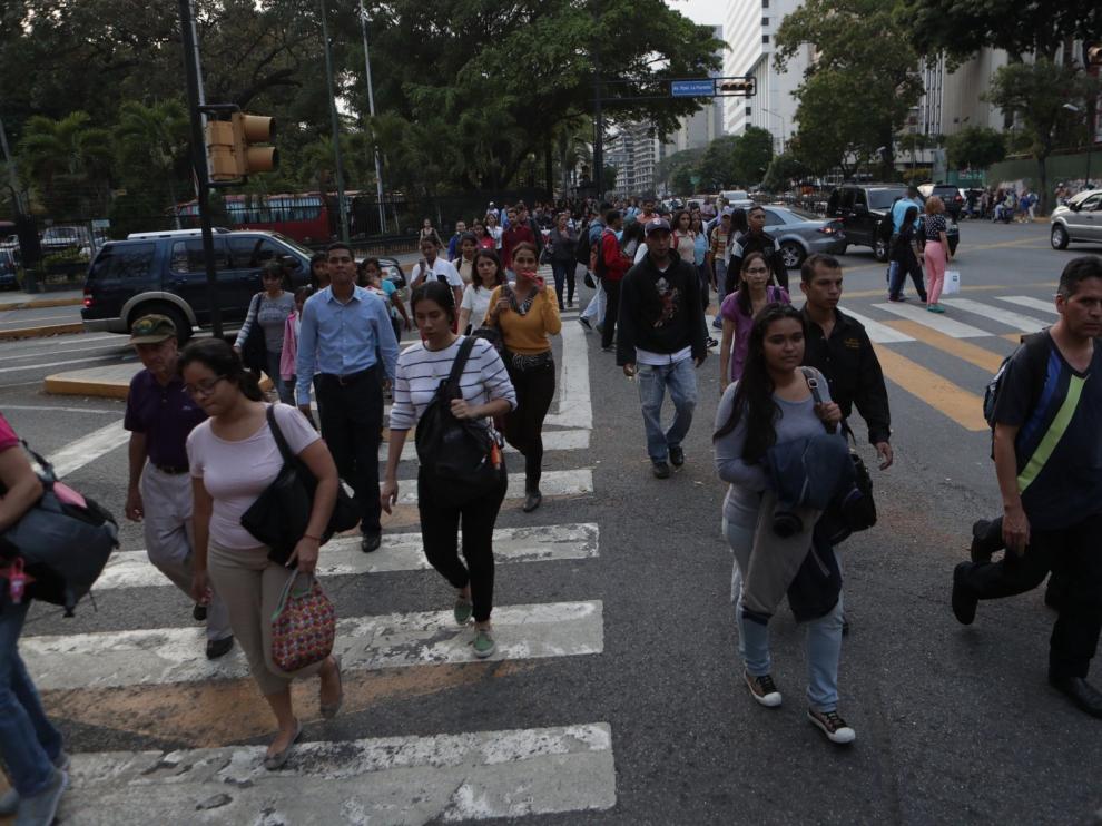 Sigue la crisis eléctrica de Venezuela y persisten los apagones tras dos meses