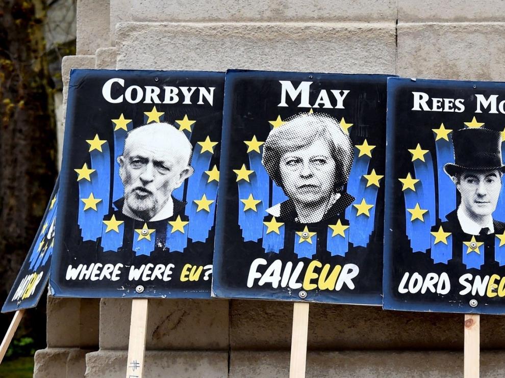 May trata de resolver el "brexit" entre presiones