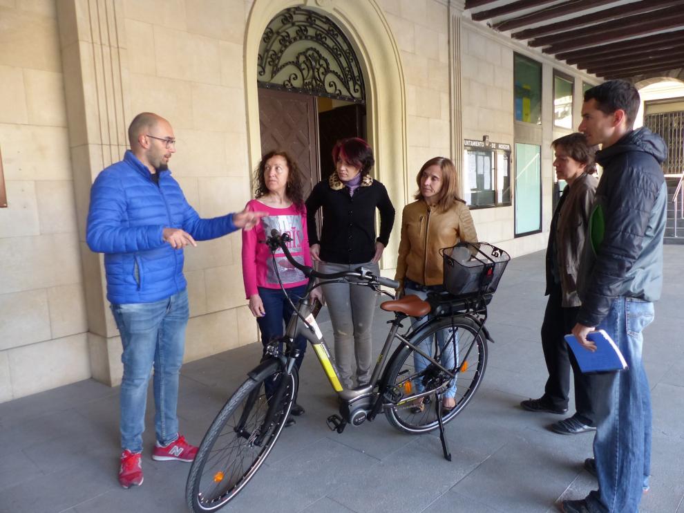 El Ayuntamiento de Monzón incorpora una bicicleta eléctrica a su parque de vehículos