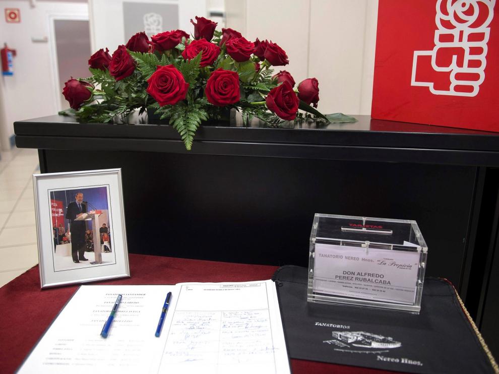 Pesar y suspensión de actos por la muerte de Pérez Rubalcaba