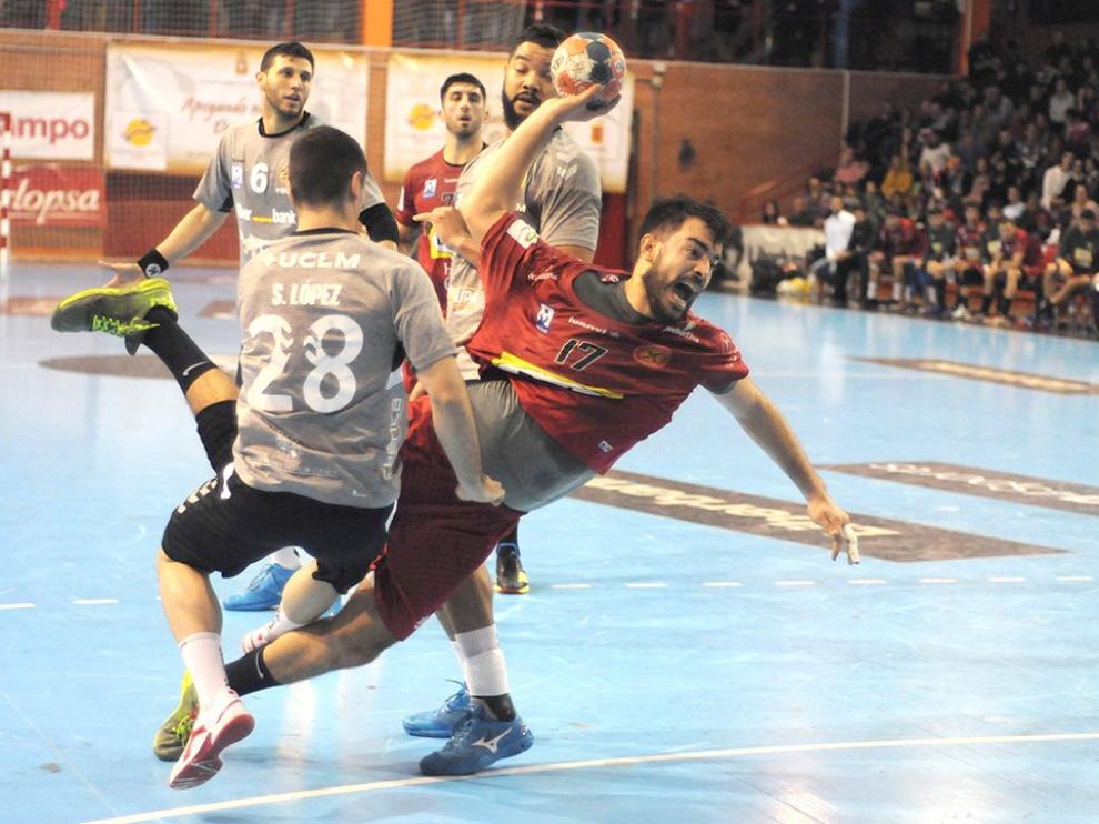Bada Huesca quiere ganar en casa y mantener la lucha hasta el final