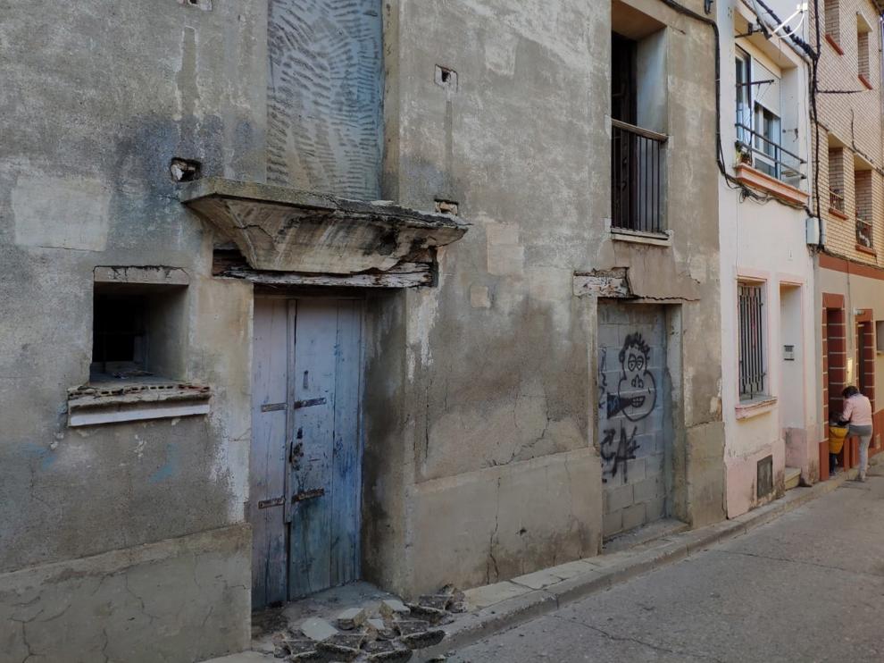 El viento deja sin luz a 350 vecinos de Sariñena dos horas y media