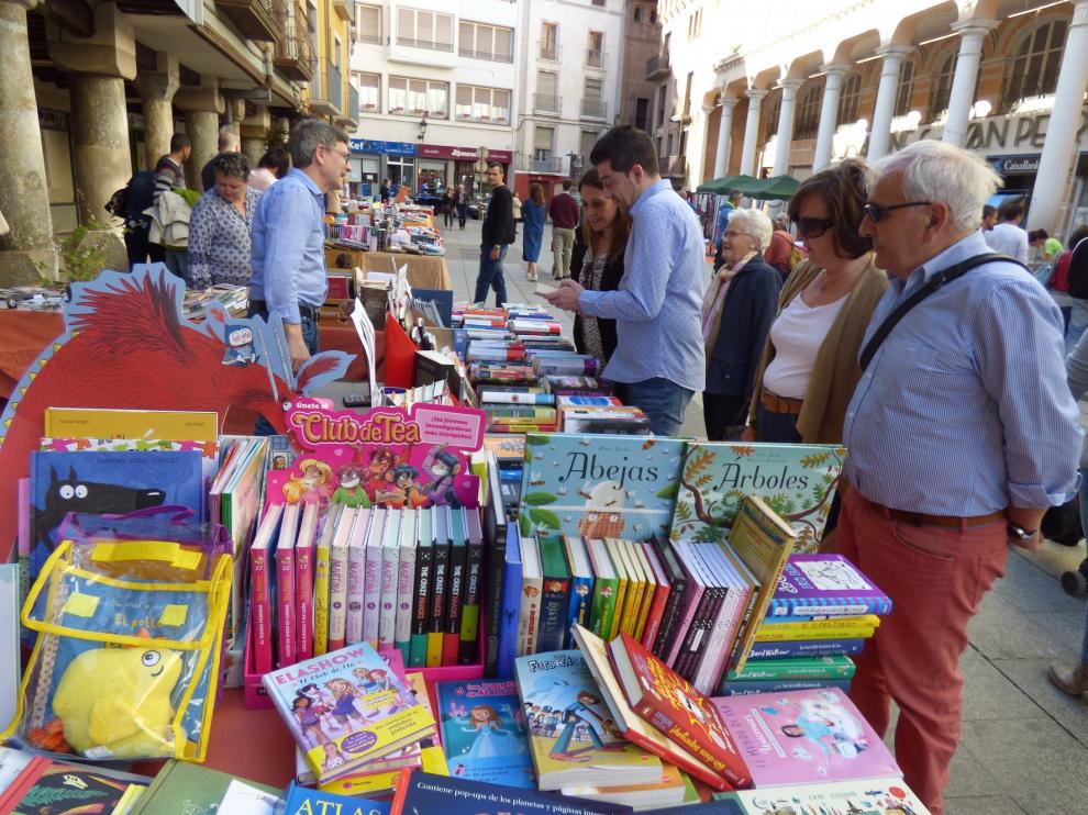 Barbastro se viste de fiesta alrededor de los libros y celebra medio siglo de su premio de novela
